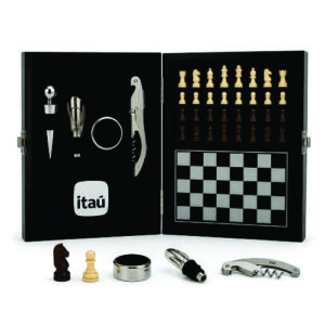 Kit Vinho 4 Peças com Jogo de Xadrez Personalizado