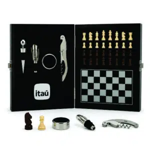 Kit Vinho 4 Peças com Jogo de Xadrez Personalizado