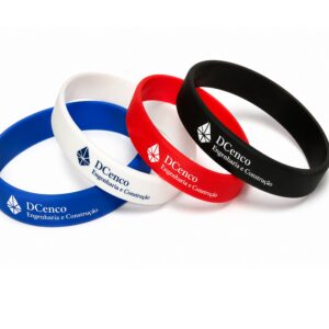 Pulseira de silicone com mensagem em baixo relevo com cor